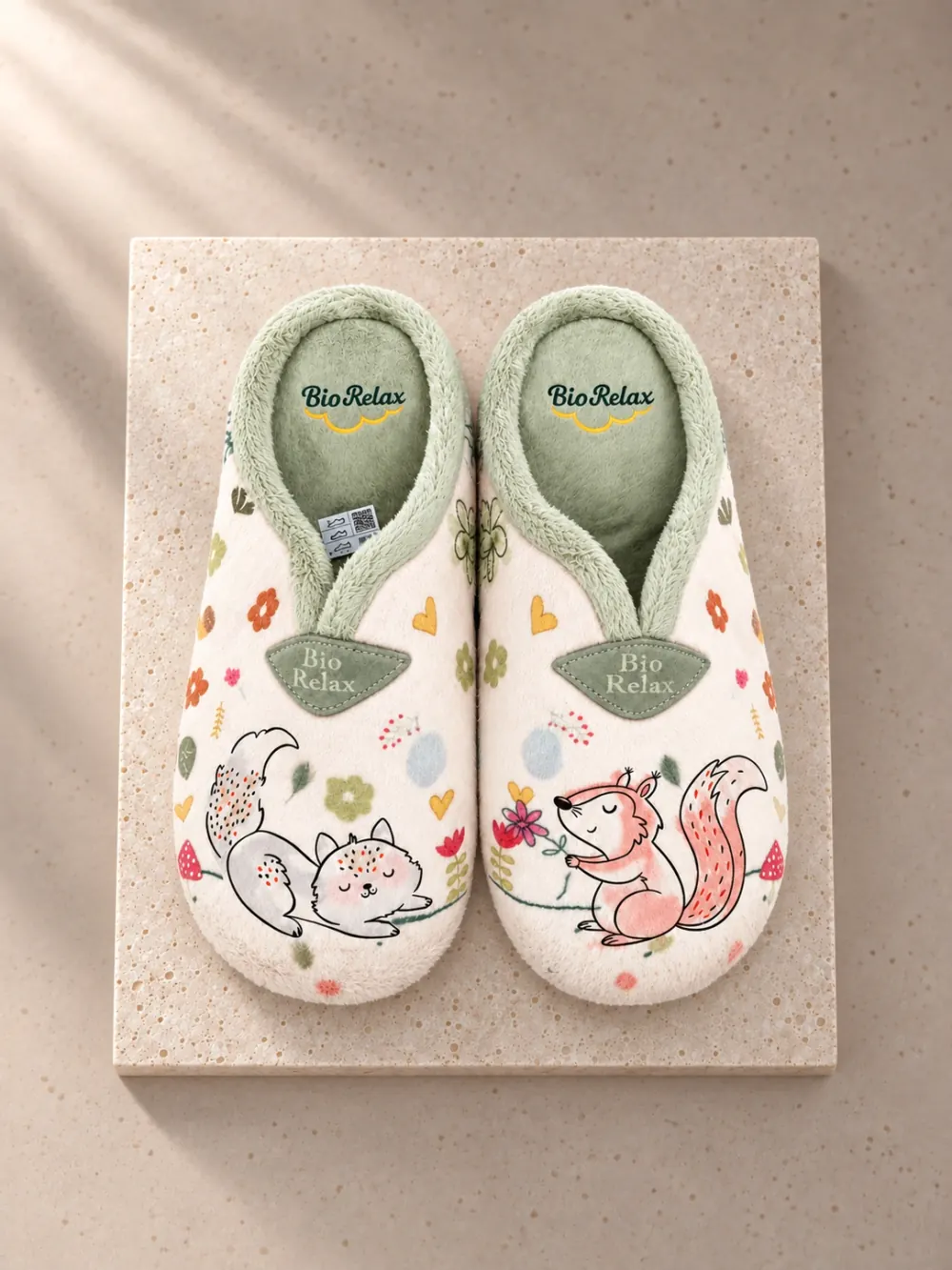 Zapatillas de Casa Mujer Flores y Ardillas Marfil