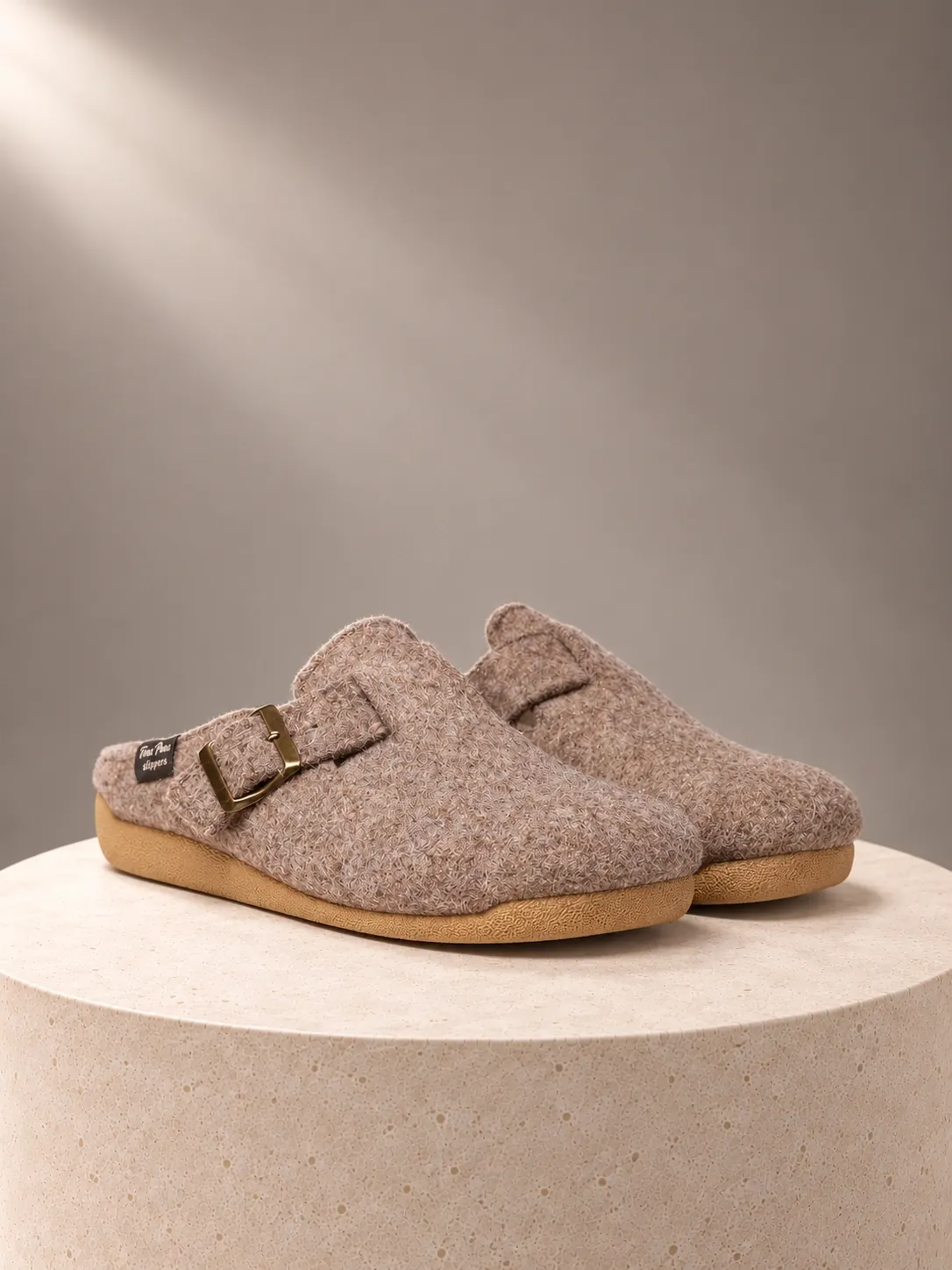 Zapatilla de Casa Descalza Taupe Hebilla