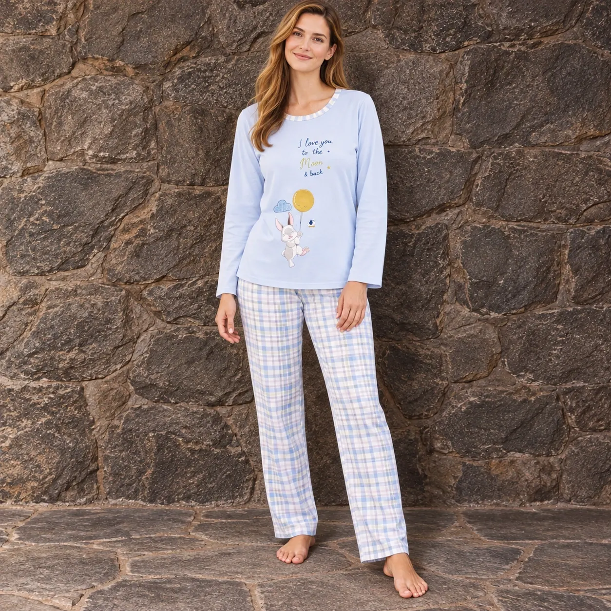 Pijama con conejito y pantalón de cuadros